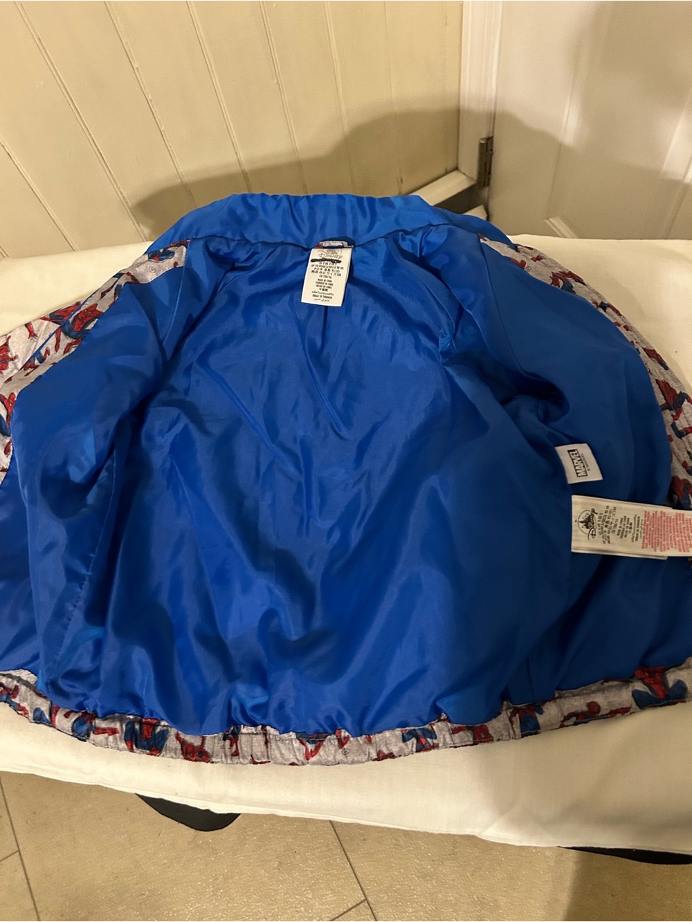 Disney Store Marvel Spider-Man Boys Lightweight Raglan Puffer Jacket Size 3 - Picture 4 of 5